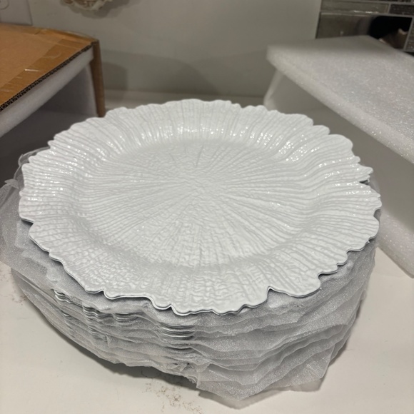 MAONAME White Charger Plates Set of 12 Reef Plate Chargers 12" Diameter - Picture 5 of 8